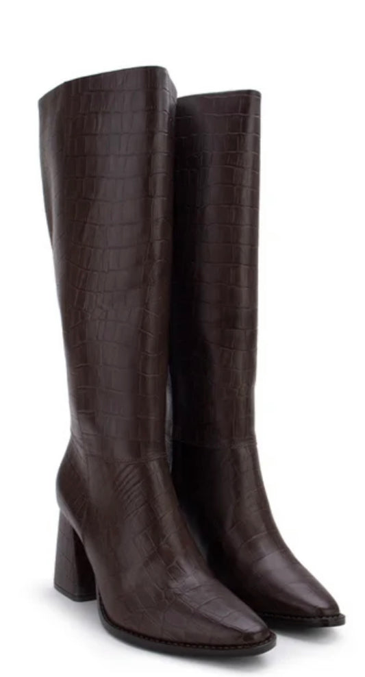 Lia Line Knee-High Boots for Women | Modern Brazilian Leather Style